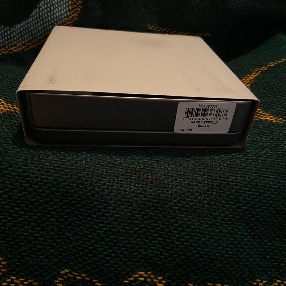 Fossil Hardy tri-fold